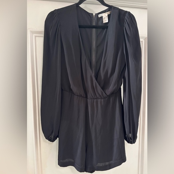 Alice + Olivia Elegant Black Long Sleeve Sinclair Romper - Size: 6 NWT - Picture 1 of 16